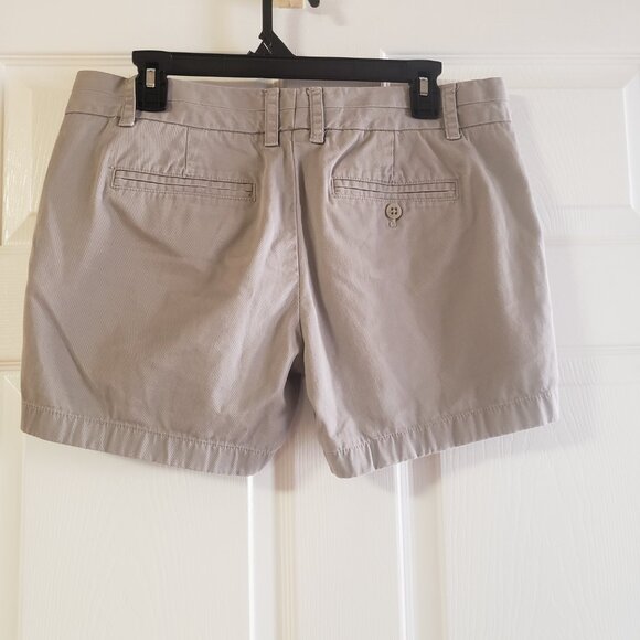 J.Crew Women's Classic Twill Weathered Broken-In Chino Shorts Lt. Grey Size 8 - Picture 3 of 7